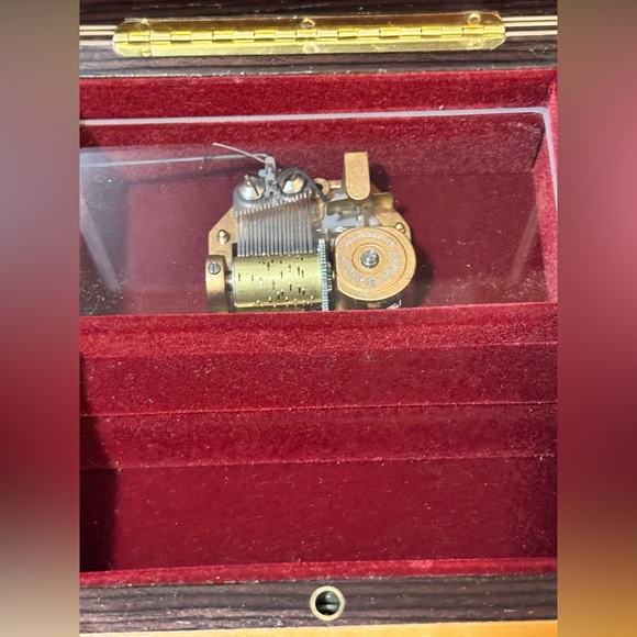 REUGE Wooden Heart Inlay Music Jewelry Box Maroon Velvet Lined,Italy - Picture 4 of 7